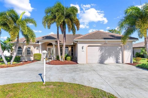 Villa ou maison à vendre à Cape Coral, Floride: 4 chambres, 251.3 m2 № 2405360 - photo 4