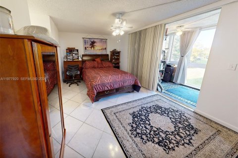 Condo in Margate, Florida, 2 bedrooms  № 2041997 - photo 13