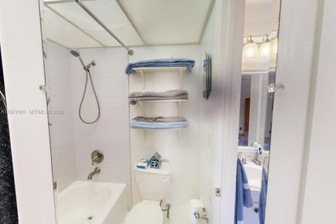 Condo in Margate, Florida, 2 bedrooms  № 2041997 - photo 17