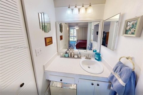 Condo in Margate, Florida, 2 bedrooms  № 2041997 - photo 15