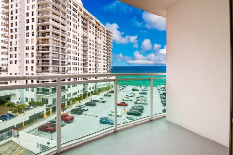 Copropriété à louer à Hollywood, Floride: 2 chambres, 116.22 m2 № 2152443 - photo 9