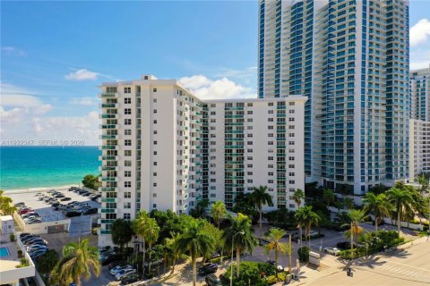 Copropriété à louer à Hollywood, Floride: 2 chambres, 116.22 m2 № 2152443 - photo 14