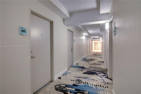 Copropriété à louer à Hollywood, Floride: 2 chambres, 116.22 m2 № 2152443 - photo 8