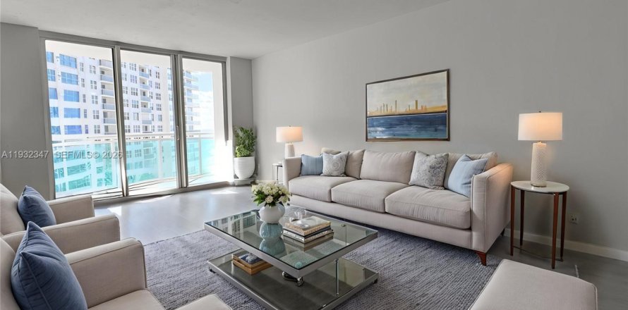 Condo à Hollywood, Floride, 2 chambres  № 2152443