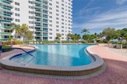Copropriété à louer à Hollywood, Floride: 2 chambres, 116.22 m2 № 2152443 - photo 10