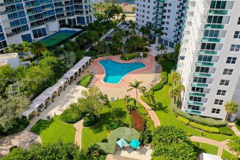 Copropriété à louer à Hollywood, Floride: 2 chambres, 116.22 m2 № 2152443 - photo 16