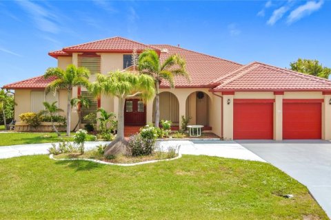 House in Port Charlotte, Florida 4 bedrooms, 352.47 sq.m. № 1853671 - photo 3