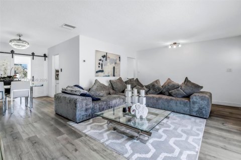Casa en venta en Tamarac, Florida, 3 dormitorios, 154.22 m2 № 2076591 - foto 12