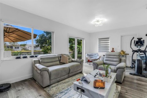 Casa en venta en Tamarac, Florida, 3 dormitorios, 154.22 m2 № 2076591 - foto 16