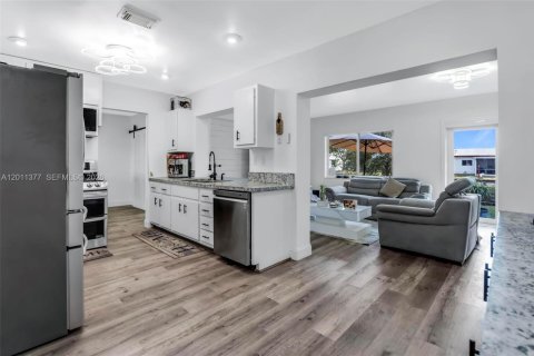 Casa en venta en Tamarac, Florida, 3 dormitorios, 154.22 m2 № 2076591 - foto 4