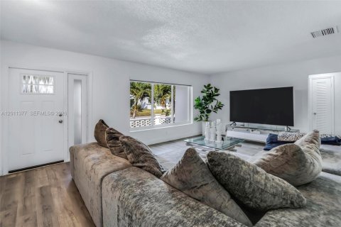 Casa en venta en Tamarac, Florida, 3 dormitorios, 154.22 m2 № 2076591 - foto 11