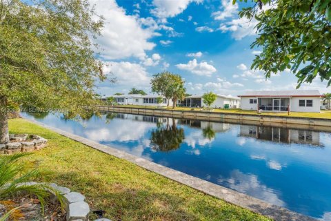 Casa en venta en Tamarac, Florida, 3 dormitorios, 154.22 m2 № 2076591 - foto 27