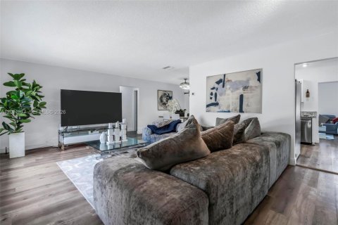 Casa en venta en Tamarac, Florida, 3 dormitorios, 154.22 m2 № 2076591 - foto 10