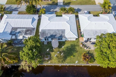 Casa en venta en Tamarac, Florida, 3 dormitorios, 154.22 m2 № 2076591 - foto 30