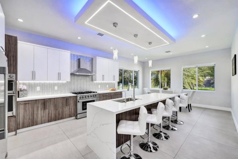 House in Plantation, Florida 7 bedrooms, 524.43 sq.m. № 2086920 - photo 15