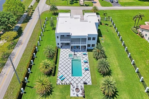 House in Plantation, Florida 7 bedrooms, 524.43 sq.m. № 2086920 - photo 3