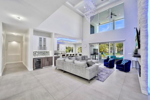 House in Plantation, Florida 7 bedrooms, 524.43 sq.m. № 2086920 - photo 11
