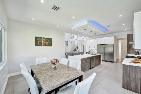 House in Plantation, Florida 7 bedrooms, 524.43 sq.m. № 2086920 - photo 17