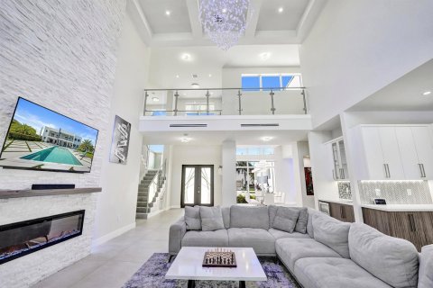 House in Plantation, Florida 7 bedrooms, 524.43 sq.m. № 2086920 - photo 12