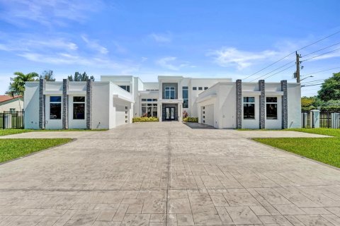 House in Plantation, Florida 7 bedrooms, 524.43 sq.m. № 2086920