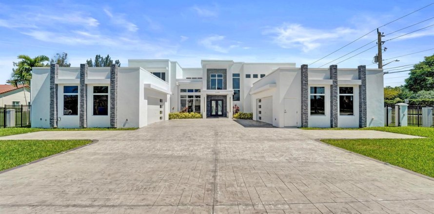 House in Plantation, Florida 7 bedrooms, 524.43 sq.m. № 2086920