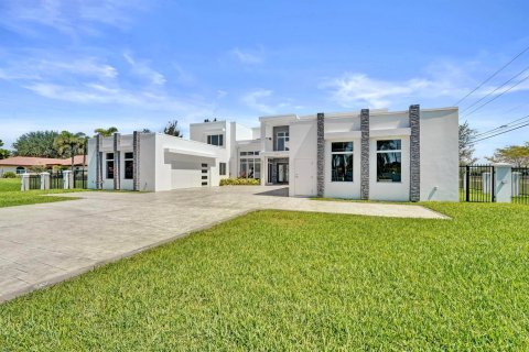 House in Plantation, Florida 7 bedrooms, 524.43 sq.m. № 2086920 - photo 7