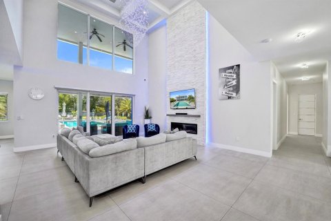 House in Plantation, Florida 7 bedrooms, 524.43 sq.m. № 2086920 - photo 24