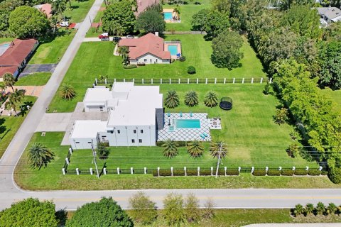 House in Plantation, Florida 7 bedrooms, 524.43 sq.m. № 2086920 - photo 5