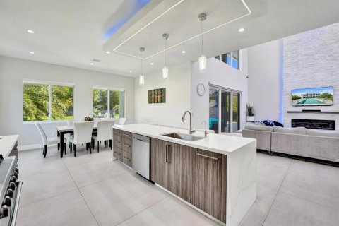 House in Plantation, Florida 7 bedrooms, 524.43 sq.m. № 2086920 - photo 16