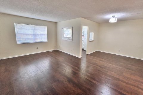 Condo in Saint Petersburg, Florida, 2 bedrooms  № 2239274 - photo 6