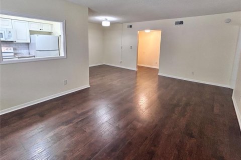 Condo in Saint Petersburg, Florida, 2 bedrooms  № 2239274 - photo 7