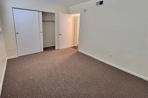 Condo in Saint Petersburg, Florida, 2 bedrooms  № 2239274 - photo 13