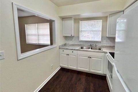 Condo in Saint Petersburg, Florida, 2 bedrooms  № 2239274 - photo 4