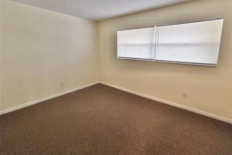 Condo in Saint Petersburg, Florida, 2 bedrooms  № 2239274 - photo 12