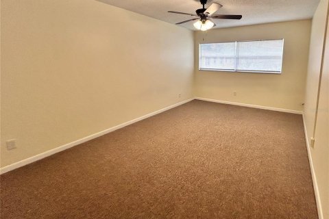 Condo in Saint Petersburg, Florida, 2 bedrooms  № 2239274 - photo 10