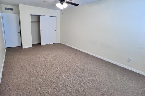 Condo in Saint Petersburg, Florida, 2 bedrooms  № 2239274 - photo 9