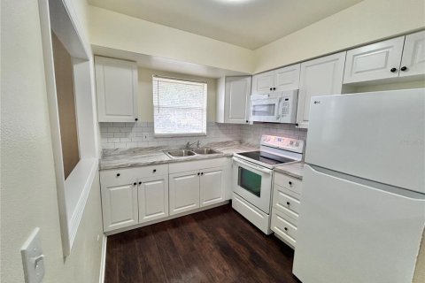 Condo in Saint Petersburg, Florida, 2 bedrooms  № 2239274 - photo 3