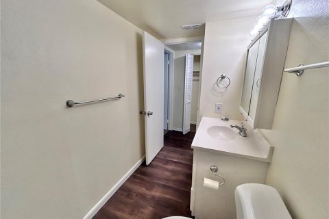 Condo in Saint Petersburg, Florida, 2 bedrooms  № 2239274 - photo 14