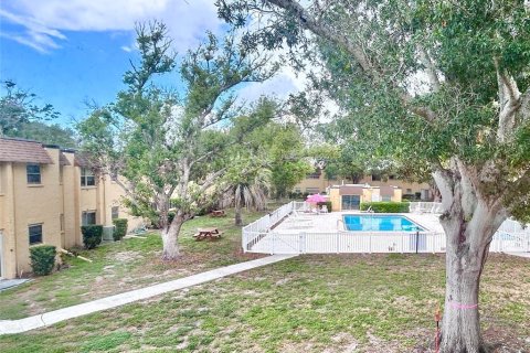 Condo in Saint Petersburg, Florida, 2 bedrooms  № 2239274 - photo 16