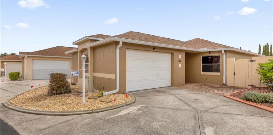Casa en The Villages, Florida 2 dormitorios, 107.4 m2 № 1903534