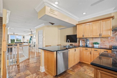 Townhouse in Tierra Verde, Florida 4 bedrooms, 255.48 sq.m. № 2277387 - photo 21