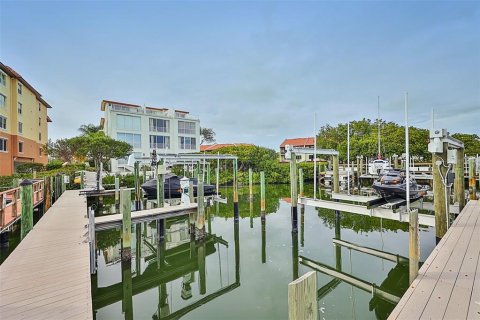 Townhouse in Tierra Verde, Florida 4 bedrooms, 255.48 sq.m. № 2277387 - photo 4