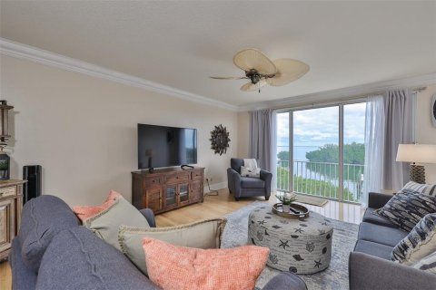 Townhouse in Tierra Verde, Florida 4 bedrooms, 255.48 sq.m. № 2277387 - photo 9