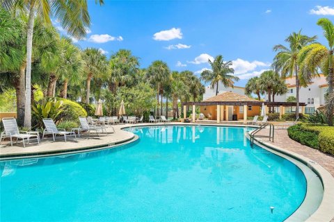 Townhouse in Tierra Verde, Florida 4 bedrooms, 255.48 sq.m. № 2277387 - photo 3