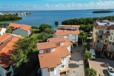 Townhouse in Tierra Verde, Florida 4 bedrooms, 255.48 sq.m. № 2277387 - photo 5