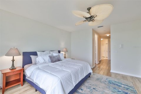 Townhouse in Tierra Verde, Florida 4 bedrooms, 255.48 sq.m. № 2277387 - photo 25
