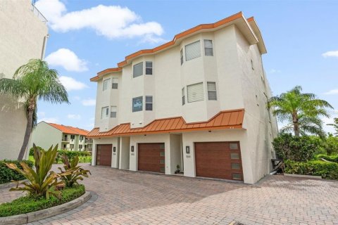 Townhouse in Tierra Verde, Florida 4 bedrooms, 255.48 sq.m. № 2277387