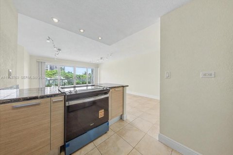 Купить кондоминиум в Майами, Флорида 1 спальня, 93м2, № 2062545 - фото 10