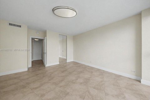 Купить кондоминиум в Майами, Флорида 1 спальня, 93м2, № 2062545 - фото 18