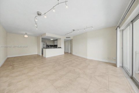 Купить кондоминиум в Майами, Флорида 1 спальня, 93м2, № 2062545 - фото 5